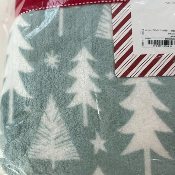 North Pole Velvet Plush Throw 50x60 Green Splendor Tree Soft & Plush - Picture 3 of 5